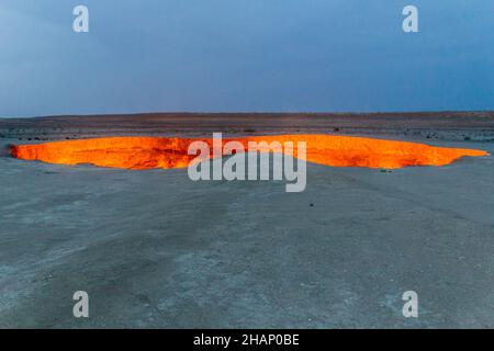 Darvaza Derweze gas crater called also The Door to Hell in Turkmenistan Stock Photo