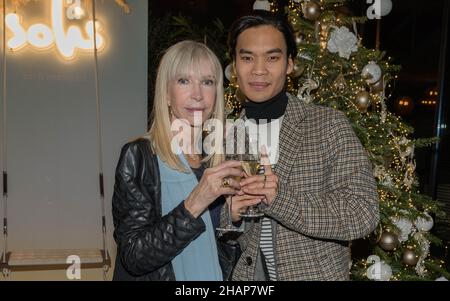 Paris : ' Christmas Party ' par le Prince Jean-Barthélémy Bokassa, ambassadeur du XO Island Brandy la coco Fesse. Stock Photo