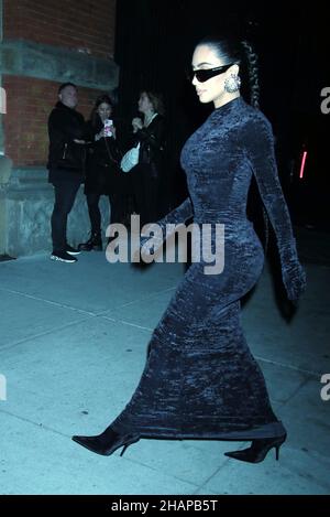 New York - NY - 20211103 Kim Kardashian rocks tight velvet dress at Zero  Bond. -PICTURED: Kim Kardashian ROGER WONG Stock Photo - Alamy