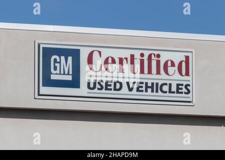 Lafayette - Circa December 2021: GM Certified Used Vehicles sign. With current supply issues, GM, Chevrolet, Cadillac, Buick, and GMC are relying on C Stock Photo