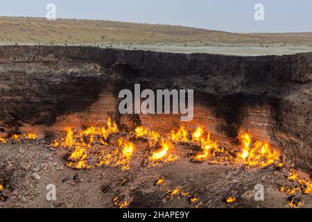 Darvaza Derweze gas crater called also The Door to Hell in Turkmenistan Stock Photo