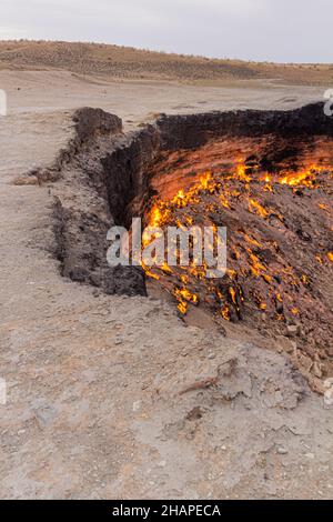 Darvaza Derweze gas crater called also The Door to Hell in Turkmenistan Stock Photo