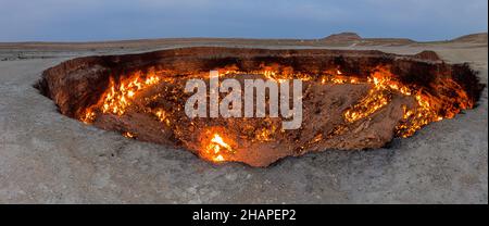 Darvaza Derweze gas crater called also The Door to Hell in Turkmenistan Stock Photo