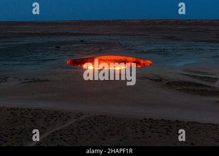 Darvaza Derweze gas crater called also The Door to Hell in Turkmenistan Stock Photo