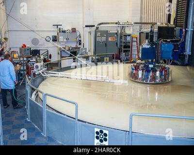 Tuscon, USA. 26 Apr, 2009. Polishing the mirror blank for the Giant Magellan Telescope (GMT),  At the University of Arizona's The Richard F. Caris Mirror Lab Stock Photo