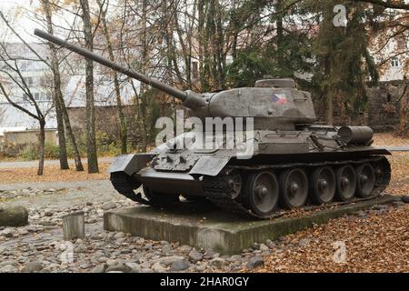 Soviet medium tank T-34/85 used by the 1st Czechoslovak Army Corps during World War II on display next to the Museum of the Slovak National Uprising (Múzeum Slovenského národného povstania) in Banská Bystrica, Slovakia. Stock Photo