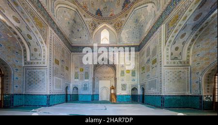 Interior of Kok Gumbaz mosque in Shahrisabz, Uzbekistan Stock Photo