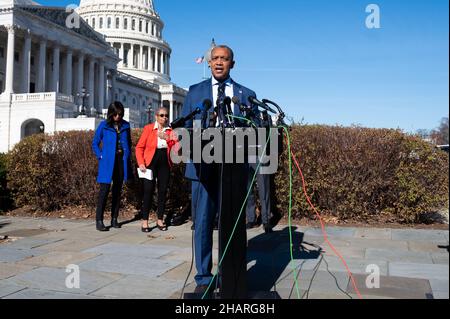 Washington, United States. 14th Dec, 2021. District of Columbia (DC) Attorney General Karl Racine speaks at the announcement of a civil lawsuit filed by the District of Columbia (DC) Attorney General against the Proud Boys and the Oath Keepers for their actions on January 6 at the U.S. Capitol. Credit: SOPA Images Limited/Alamy Live News Stock Photo