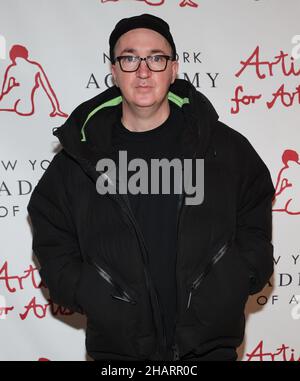 New York, NY, USA. 14th Dec, 2021. Kaws at arrivals for New York Academy of Art's ARTIST FOR ARTIST Event, 1334 York Avenue, New York, NY December 14, 2021. Credit: CJ Rivera/Everett Collection/Alamy Live News Stock Photo