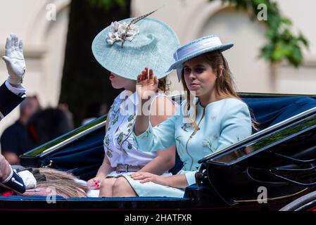 Princess Beatrice, in a carriage with sister Eugenie at Trooping the Colour 2017, The Mall, London. Now Mrs Edoardo Mapelli Mozzi Stock Photo