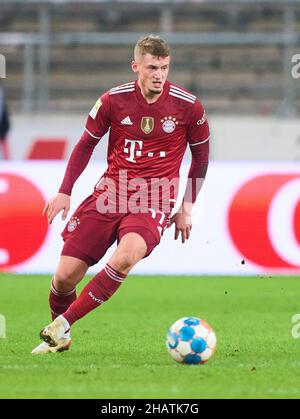 Stuttgart, Germany, Dec 14, 2021, Mickael CUISANCE (FCB 17)  in the match VFB STUTTGART - FC BAYERN MÜNCHEN 0-5 1.German Football League on Dec 14, 2021 in Stuttgart, Germany. Season 2021/2022, matchday 16, 1.Bundesliga, FCB, München, 16.Spieltag. FCB © Peter Schatz / Alamy Live News    - DFL REGULATIONS PROHIBIT ANY USE OF PHOTOGRAPHS as IMAGE SEQUENCES and/or QUASI-VIDEO - Stock Photo