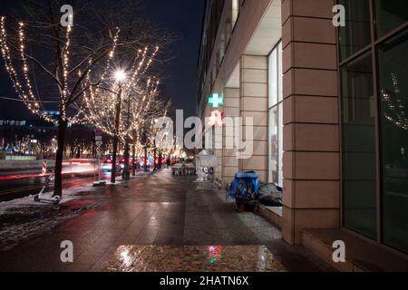 Berlin, Deutschland. 09th Dec, 2021. The street Unter den Linden, illuminated, Weihaftertlich, sights in Berlin, Germany on December 09, 2021 Â Credit: dpa/Alamy Live News Stock Photo
