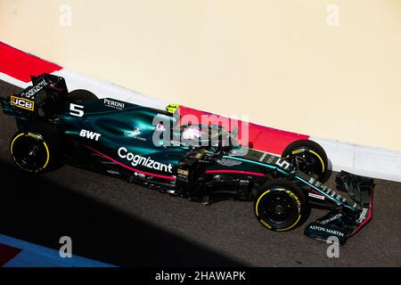 05 VETTEL Sebastian (ger), Aston Martin F1, action during the 2021 post-season tests from December 14 to 15, 2021 on the Yas Marina Circuit, in Yas Island, Abu Dhabi - Photo: Antonin Vincent/DPPI/LiveMedia Stock Photo