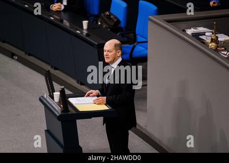 Berlin, Germany. 15th Dec, 2021. Olaf Scholz at the Bundestag on December 15, 2021. (Photo by Ralph Pache/PRESSCOV/Sipa USA) Credit: Sipa USA/Alamy Live News Stock Photo