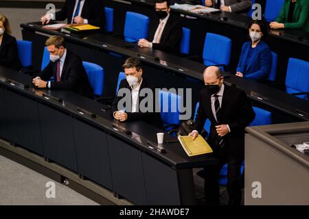 Berlin, Germany. 15th Dec, 2021. Olaf Scholz, Robert Habeck, Christian Lindner and Annalena Baerbock at the Bundestag on December 15, 2021. (Photo by Ralph Pache/PRESSCOV/Sipa USA) Credit: Sipa USA/Alamy Live News Stock Photo