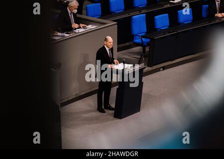 Berlin, Germany. 15th Dec, 2021. Olaf Scholz at the Bundestag on December 15, 2021. (Photo by Ralph Pache/PRESSCOV/Sipa USA) Credit: Sipa USA/Alamy Live News Stock Photo