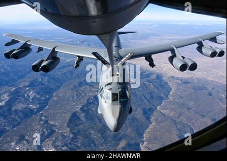 Rocky Mountains, United States. 13 December, 2021. A U.S. Air Force B-52 Stratofortress strategic bomber assigned to the 96th Bomb Squadron refuels from a KC-135 Stratotanker over the Rocky Mountains December 13, 2021 Colorado, USA.  Credit: 2Lt. Mary Begy/US Air Force/Alamy Live News