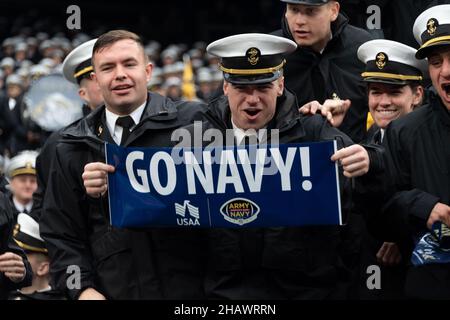 East Rutherford, United States of America. 11 December, 2021. The U.S. Naval Academy midshipman cheering during the annual Army-Navy football game at Metlife Stadium December 11, 2021 in East Rutherford, New Jersey. The U.S. Naval Academy Midshipmen defeated the Army Black Knights 17-13 in their 122nd matchup.  Credit: Stacy Godfrey/DOD/Alamy Live News Stock Photo