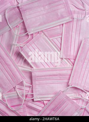 medical face masks, pink disposable surgical masks background, protective against pollution, virus and flu,flat lay Stock Photo