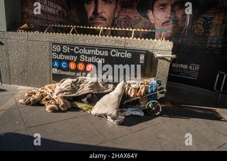 A homeless man sleeps at the entrance to the 59th Street-Columbus Circle subway station in New York on Sunday, December 12, 2021. (© Richard B. Levine) Stock Photo