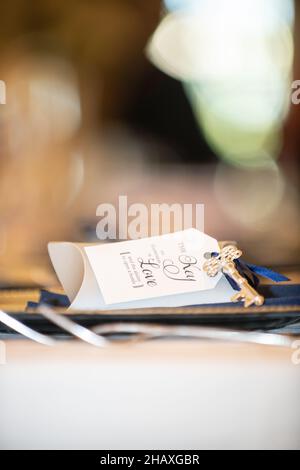 'the key to happiness is love and the ability to open a bottle ' guest gift with skeleton key and wedding reception Stock Photo