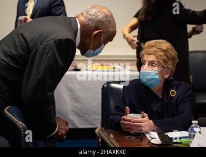Arlington, United States Of America. 15th Dec, 2021. Arlington, United States of America. 15 December, 2021. Former U.S. Secretary of State, Madeleine Albright, right, greets former Secretary of the Navy, Mr. B.J. Penn, before the start of the Defense Policy Board meeting at the Pentagon, December 15, 2021 in Arlington, Virginia. Credit: PO1 Zachary Wheeler/DOD/Alamy Live News