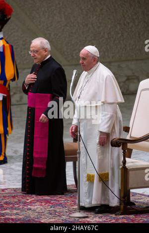 Vatican City, Vatican. 15th Dec, 2021. Pope Francis arrives in Paul VI ...