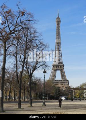 PARIS, FRANCE - Nov 22, 2019: A vertical shot of a park with a view of the Eiffel Tower Stock Photo