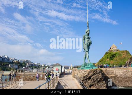 Verity a tall steel and bronze statue of a pregnant Amazonian figure with a sword by Damien Hirst Ilfracombe harbour Ilfracombe Devon England UK GB Stock Photo
