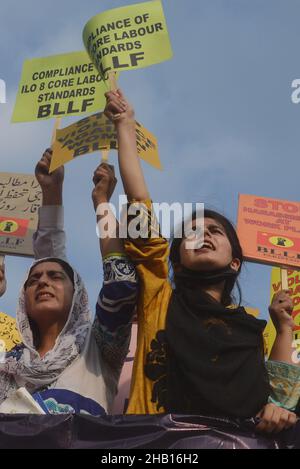 October 27, 2021, Lahore, Punjab, Pakistan: Pakistani supporters of Tehreek-e-Labbaik Pakistan (TLP) party take part in a protest march towards capital Islamabad from Lahore, demanding the release of their leader Hafiz Saad Hussain Rizvi, son of late Khadim Hussain Rizvi, founder of hardline religious political party Tehreek-e-Labbaik Pakistan. Thousands of supporters of the banned radical Islamist party departed Lahore on oct, 24, 2021.clashing for a fourth straight day with police who lobbed tear gas into the crowd, a party spokesman and witnesses said. (Credit Image: © Rana Sajid Hussain/Pa Stock Photo