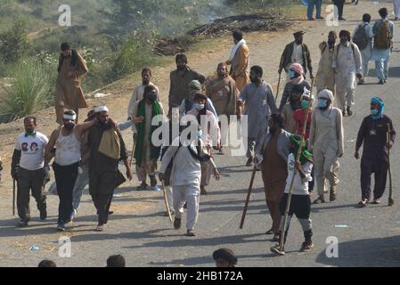 October 27, 2021, Lahore, Punjab, Pakistan: Pakistani supporters of Tehreek-e-Labbaik Pakistan (TLP) party take part in a protest march towards capital Islamabad from Lahore, demanding the release of their leader Hafiz Saad Hussain Rizvi, son of late Khadim Hussain Rizvi, founder of hardline religious political party Tehreek-e-Labbaik Pakistan. Thousands of supporters of the banned radical Islamist party departed Lahore on oct, 24, 2021.clashing for a fourth straight day with police who lobbed tear gas into the crowd, a party spokesman and witnesses said. (Credit Image: © Rana Sajid Hussain/Pa Stock Photo