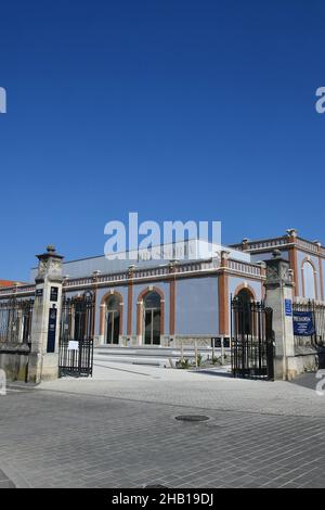 Aÿ-Champagne (north-eastern France): Pressoria, Center for the Sensory Interpretation of Champagne Wines, at the bottom of the historic hillsides of A Stock Photo