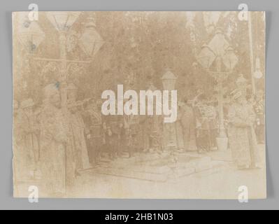 Group Portrait with Mozzaffar al-Din at Old Age, One of 274 Vintage Photographs, Albumen silver photograph, late 19th-early 20th century, Qajar, Qajar Period, 4 1/16 x 5 1/2 in., 10.3 x 13.9 cm, Azarbaijan, Iran, lampposts, military, Persia, Qajar, royalty, streetlight, uniforms Stock Photo