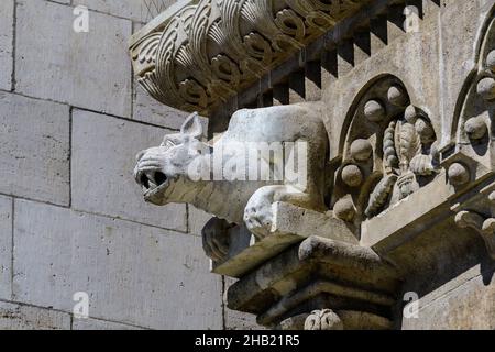 Details of the Matthias Church (Mátyás Templom) that is a Roman Catholic church located in Budapest, Hungary, in front of the Fisherman's Bastion at t Stock Photo