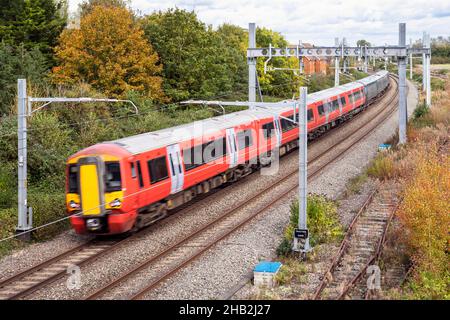 UK, England, Berkshire, Padworth Village, GWR Class 387 (in Gatwick Express Livery) Local Passenger Train on the Main Line between Reading and Newbury Stock Photo