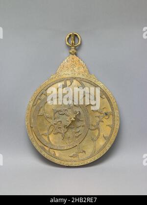 Planispheric Astrolabe, Persian, Abd al-A'immah, Persian, active early 18th century, Mohammad  Amin ibn Mohammad Taher, Persian, active early 18th century, Safavid period, 1501–1722, 1715, Brass, Made in Isfahan, Iran, Asia, Metalwork, timepieces & measuring devices, height: 11 1/8 in. (28.3 cm Stock Photo