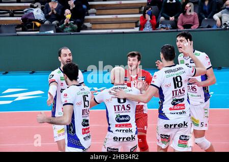 BLM Group Arena, Trento, Italy, December 16, 2021, Itas Trentino  during  Itas Trentino vs  Fenerbahce HDI Istanbul - CEV Champions League volleyball match Stock Photo