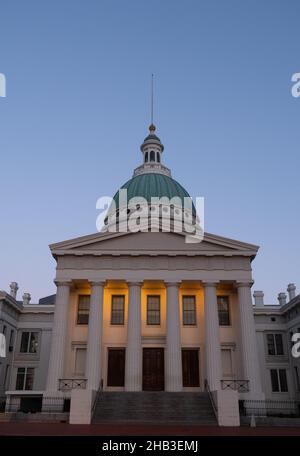 The Old Courthouse in downtown St. Louis, Missouri. Part of the Gateway Arch National Park. Photographed at dawn. Stock Photo