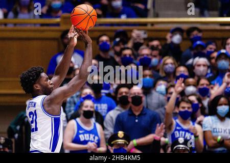 December 16, 2021: Duke Blue Devils forward A.J. Griffin (21) shoots a three point basket against the Appalachian State Mountaineers during the second half of the NCAA basketball matchup at Cameron Indoor in Durham, NC. (Scott Kinser/Cal Sport Media) Stock Photo