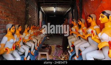 Artist making statues of Goddess for the Durga Pooja Festival, Kolkata, West Bengal, India. Stock Photo