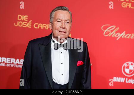 Leipzig, Germany. 16th Dec, 2021. Roland Kaiser comes to the 27th José Carreras Gala from Leipzig, The show is broadcast live on MDR. International and national stars perform for the fight against leukemia and other blood and bone marrow diseases. Credit: Gerald Matzka/dpa/Alamy Live News Stock Photo