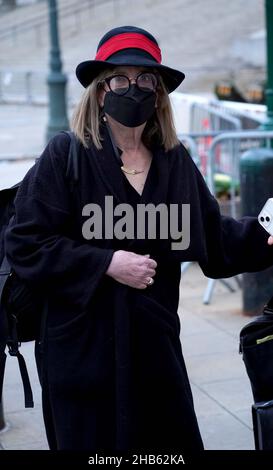 Dr. Elizabeth Loftus exits the Federal Court Building in Manhattan ...
