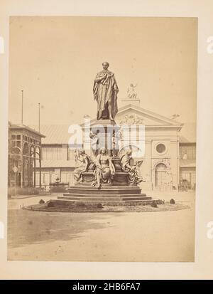 Monument to King Maximilian II in Munich, anonymous, publisher: Wiener Photographen-Association (mentioned on object), München, c. 1875 - c. 1900, cardboard, albumen print, height 257 mm × width 198 mm Stock Photo