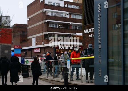London, UK. 17th Dec, 2021. 2012-12-17, 260 Commercial road. London, UK. People in the 20-40s queue for a booster dose of coronavirus (COVID-19) vaccine  fear of Omicron variant infection in the UK. Credit: Picture Capital/Alamy Live News Stock Photo