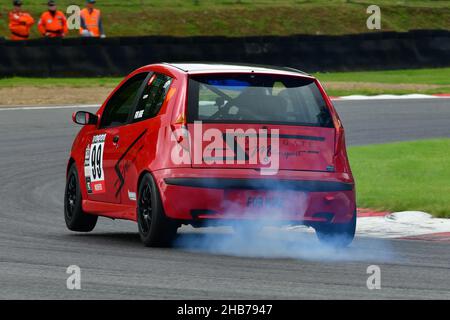 And now lifting the front wheel, James Levy, FIAT Punto Abarth, 750MC HITEK Alfa Romeo Championship, Festival Italia, Brands Hatch, Fawkham, Kent, Eng Stock Photo