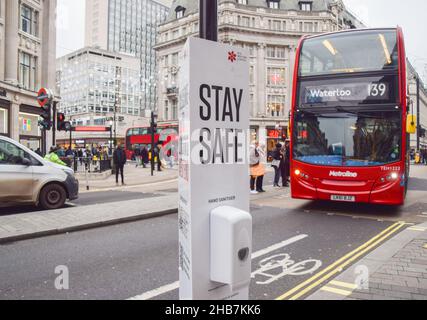 London, UK 17th December 2021. 'Stay Safe' signs with hand sanitisers have been installed in Oxford Street and Regent Street as the Omicron variant of COVID-19 spreads in the UK. Credit: Vuk Valcic / Alamy Live News Stock Photo