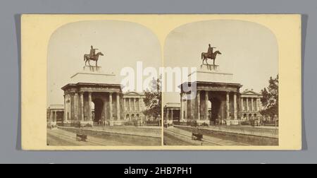 View of the Wellington Arch in London, Triumphal Arch, with Duke of Wellington Statue at Hyde Park Corner-shewing Apsley House. (title on object), James Elliott (mentioned on object), London, c. 1850 - c. 1880, cardboard, albumen print, height 85 mm × width 170 mm Stock Photo