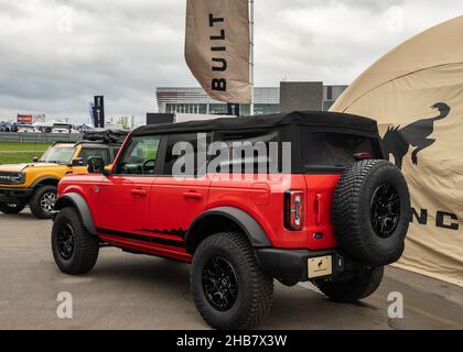 PONTIAC, MI/USA - SEPTEMBER 22, 2021: A 2021 Ford Bronco Wildtrak Sasquatch SUV at Motor Bella, at the M1 Concourse, near Detroit, Michigan. Stock Photo