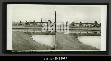 Construction of the Suez Canal, Egypt, Inauguration du canal de Suez. Dragues à long couloir, à Suez (instantaneous) (title on object), Ferrier Père-Fils et Soulier & Léon et Lévy (mentioned on object), Suezkanaal, 1867 - 1869, glass, slide, height 83 mm × width 171 mm Stock Photo