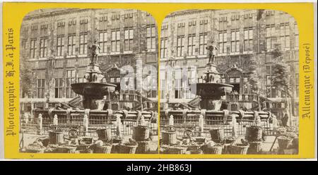 Karlsbrunnen and the Town Hall of Aachen, Germany, Statue de Charlemagne et façade de l'Hôtel-de-Ville (title on object), Aix-la-Chapelle (Prusse) (series title on object), Allemagne (series title on object), Hippolyte Jouvin (mentioned on object), Johann Joseph Couven, Aken, 1864, cardboard, paper, albumen print, height 86 mm × width 171 mm Stock Photo